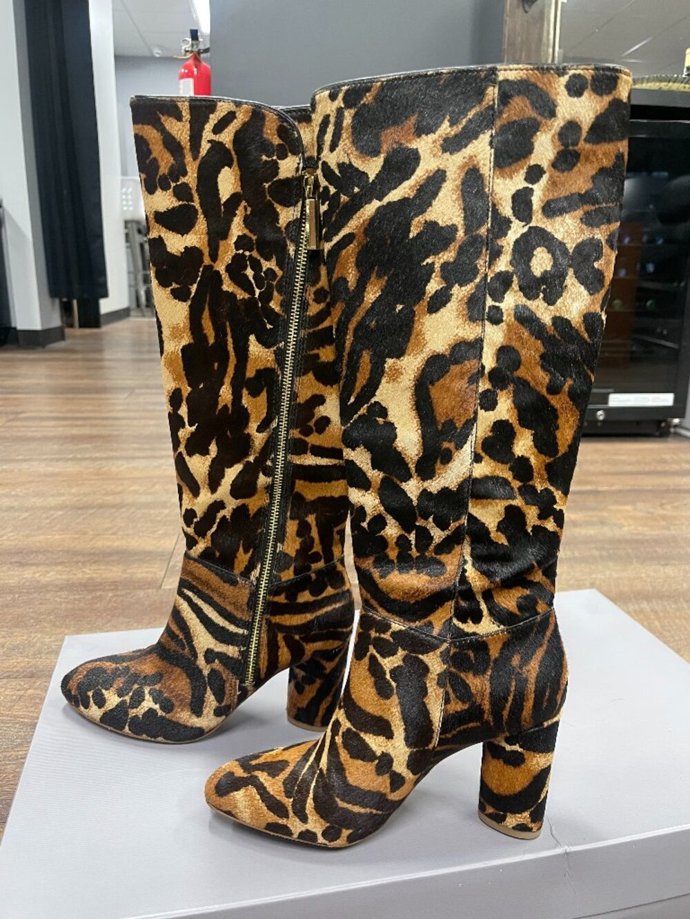 Louise et Cie Zenia Genuine Calf Hair Leopard Statement Boots 7.5 Box